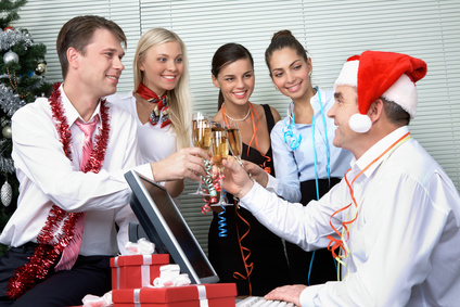 Rechtliches rund um die Weihnachtsfeier Eine Beleidigung auf der Weihnachtsfeier kann den Job kosten