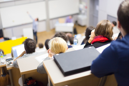 Den Studienplatz einklagen Hörsaal mit Studenten