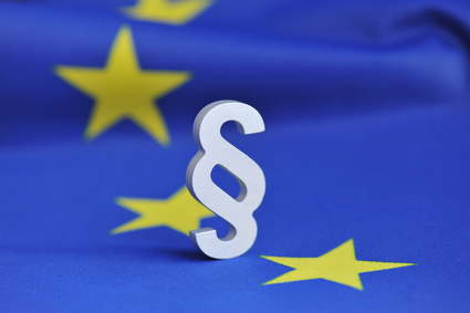 Europäisches Recht Paragraf auf der EU-Flagge