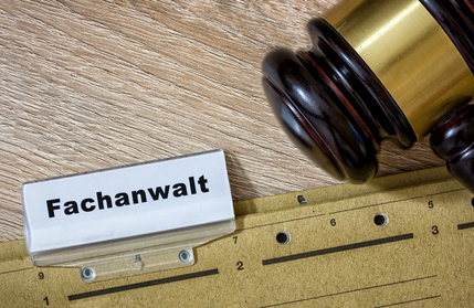 Fachanwalt Akte mit der Beschriftung