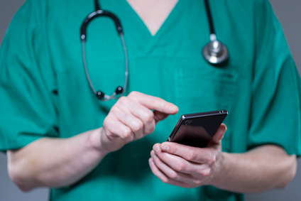 Arzt schreibt SMS Arzt schreibt SMS