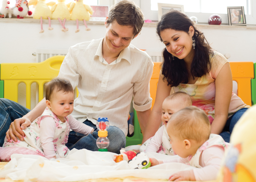 Familie mit Drillingen Familie mit Drillingen