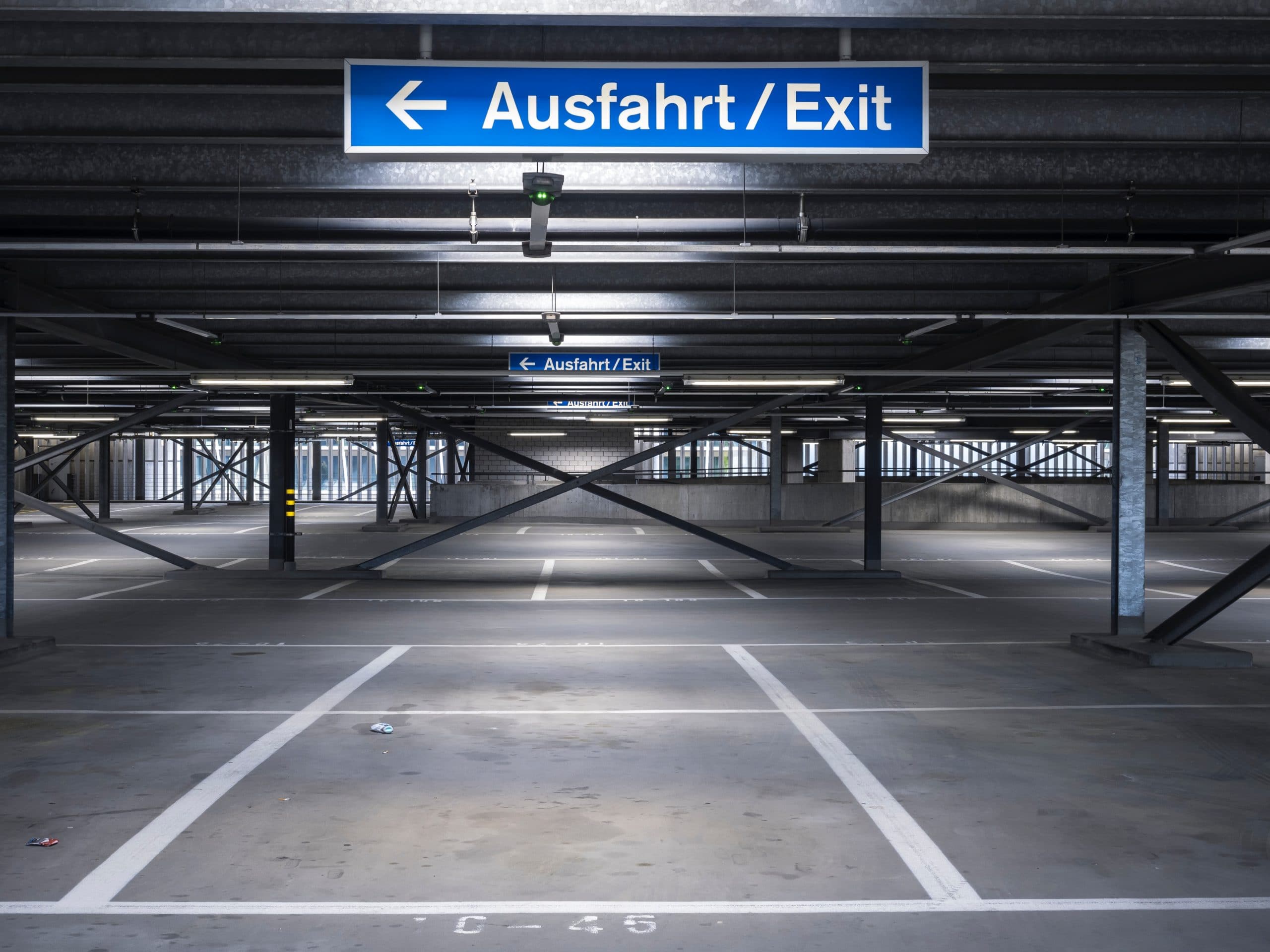 Knall auf dem Kundenparkplatz - rechtsanwalt.com