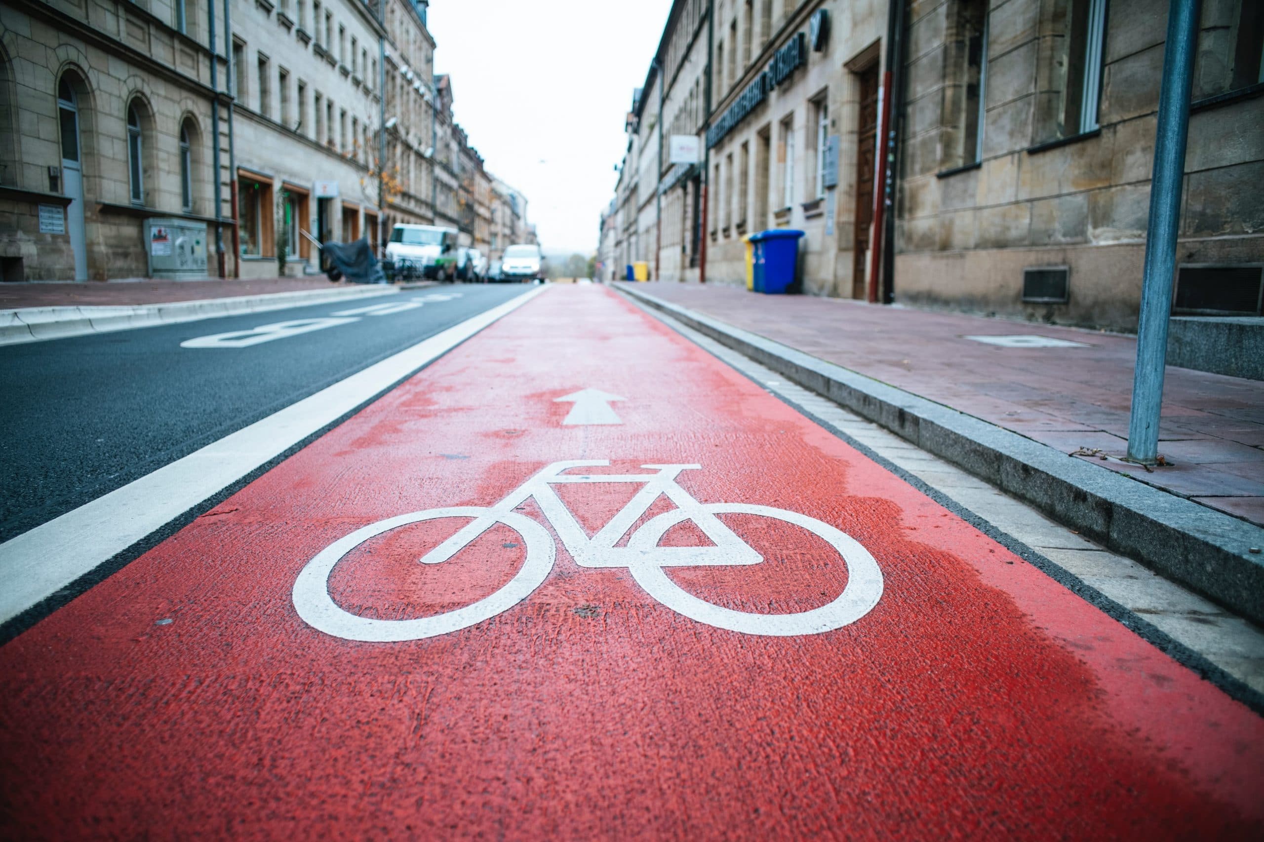 Streit um gelbe Kreuze auf der Fahrbahnmarkierung - rechtsanwalt.com