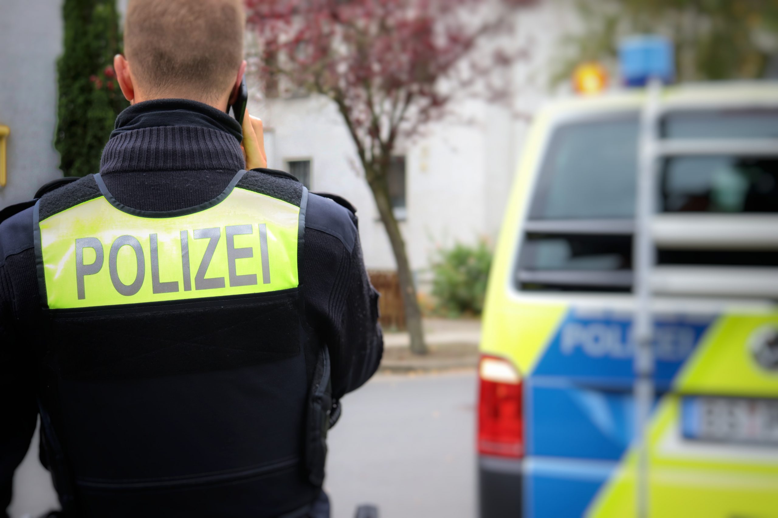 Darf man mit einem Rückentattoo Polizist werden?
