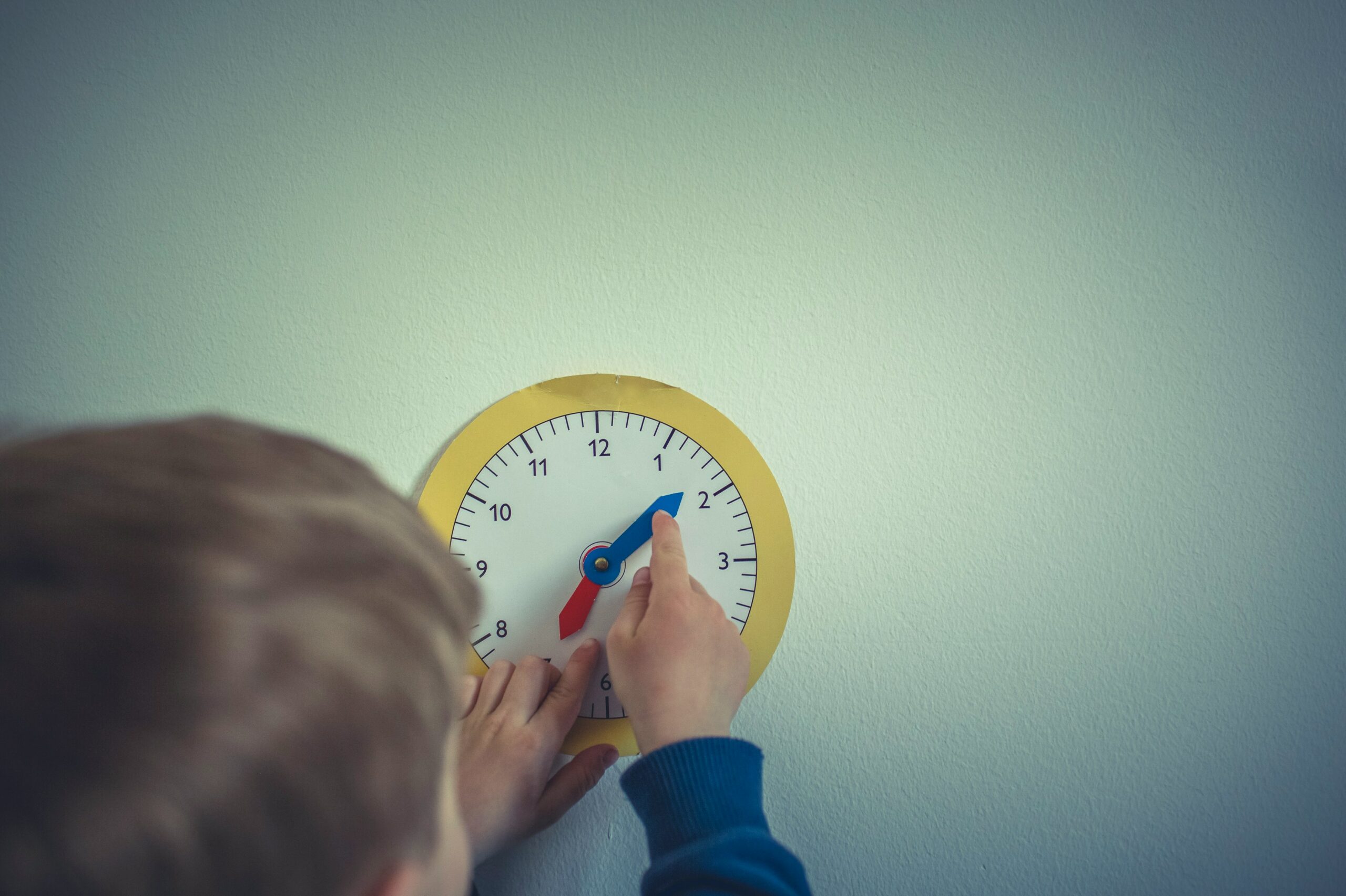 Erfahren Sie alles über Kindeswohlgefährdung im deutschen Recht. Lesen Sie, welche Schritte bei Verdacht zu unternehmen sind und welche Gesetze greifen. Familienrecht, Jugendamt, Sorgerecht – wir erklären es einfach und verständlich.