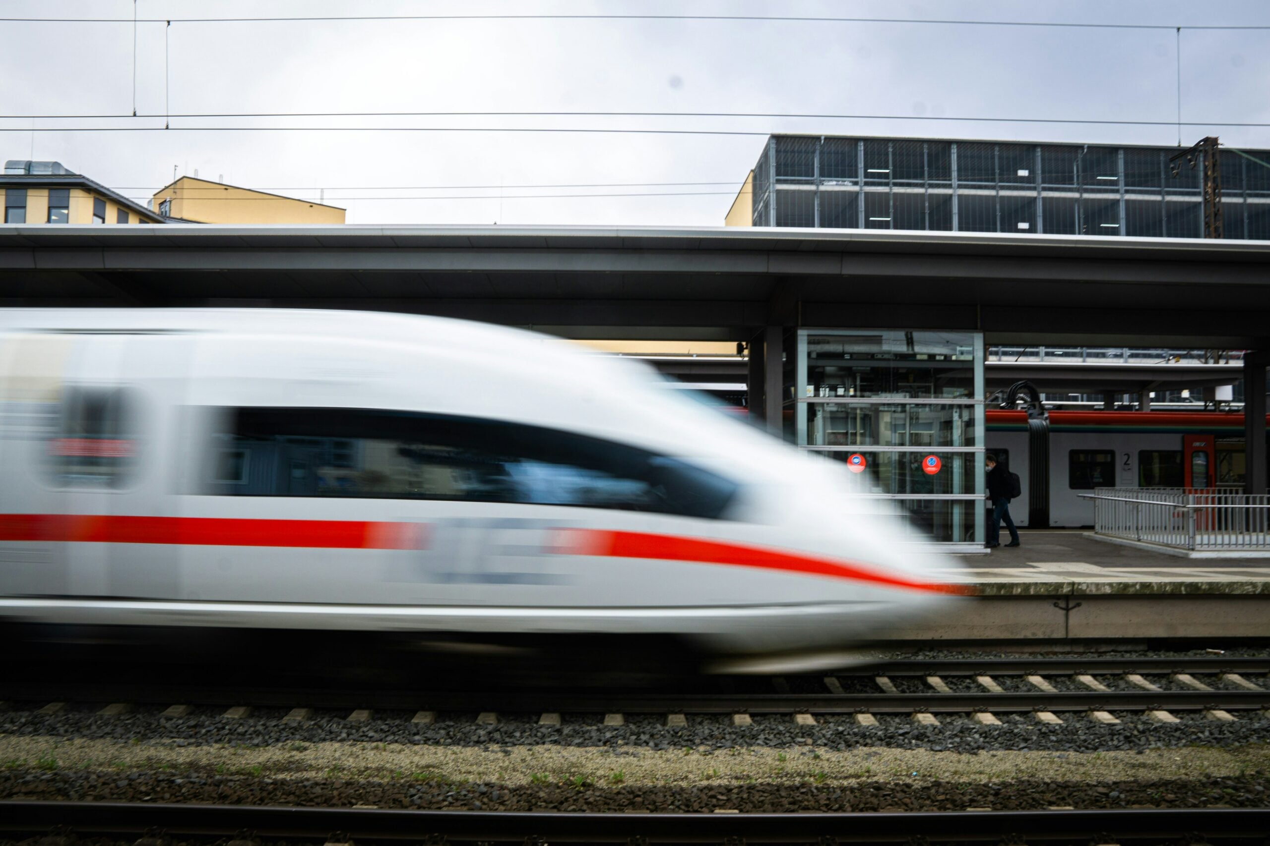 News - rechtsanwalt.com Welche Strafe droht dem Täter des Schaffners Serkan C.?